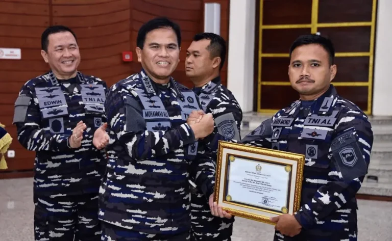 KSAL Beri Penghargaan Kepada Marinir yang Rebut 56 Markas KKB di Papua