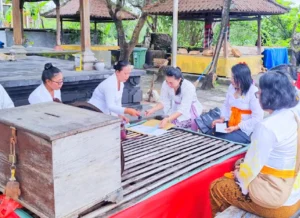 Hoaks Tumbal Proyek dan Bantuan Umat Hindu