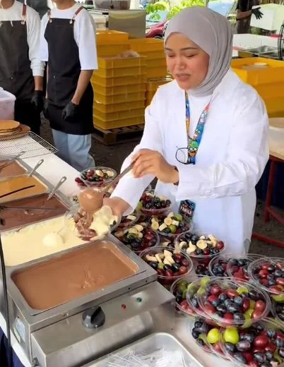 Penjaga Toko Dessert Delish Pie