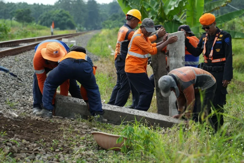 Petugas Pemeliharaan – Tegal Slawi