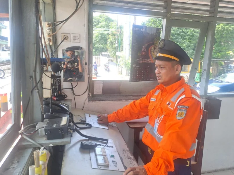 Petugas Penjaga Stand (Plosokandang)