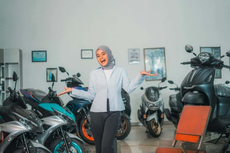 Sales Lapangan (Menggunakan Motor)
