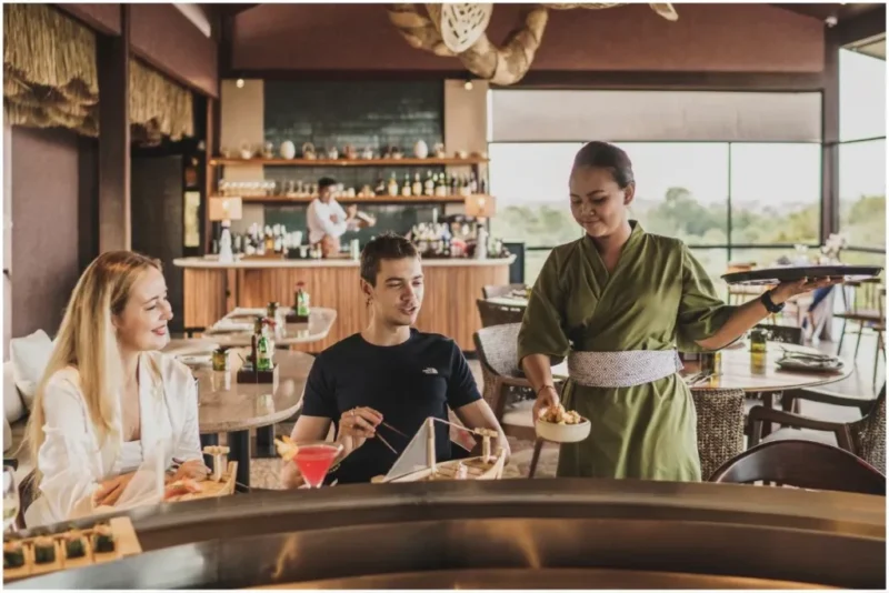Server Restoran di Bekonang